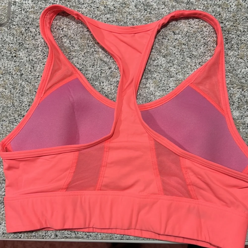 VS bright pink sports bra - Picture 2 of 3
